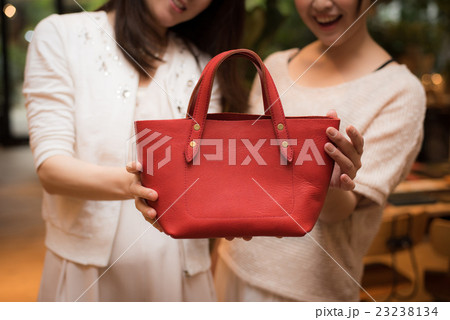 女性 2人 ショッピング 撮影協力:TENOHA DAIKANYAMA 女性 2人 ショッピング 撮影協力:TENOHA DAIKANYAMA 23238134