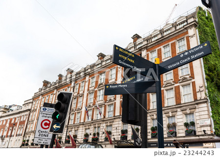 イギリス ロンドンの道路標識の写真素材
