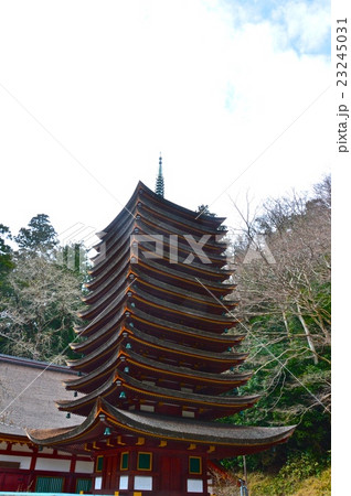 談山神社の「十三重塔」（奈良県桜井市多武峰） 23245031