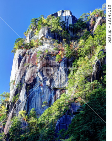 初秋の昇仙峡覚円峰 23245110