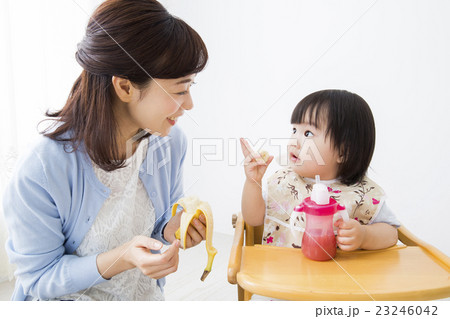 お母さんと赤ちゃん 23246042