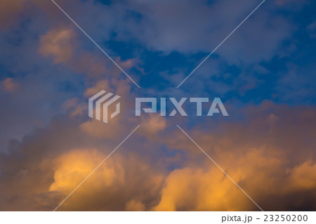 7月前半の夕焼けの空　3:2 23250200