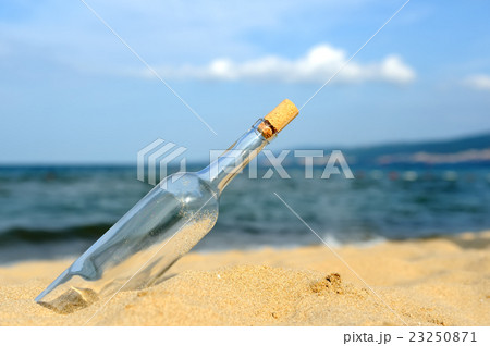 Message in the bottle from ocean 23250871