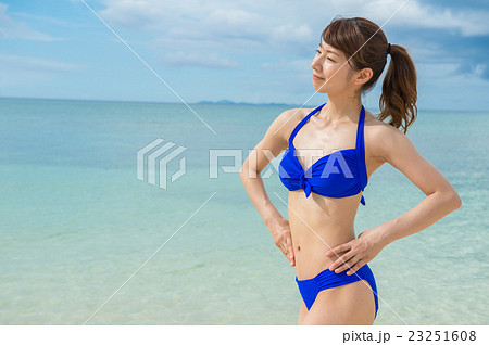水着の女性 水着の女性 23251608