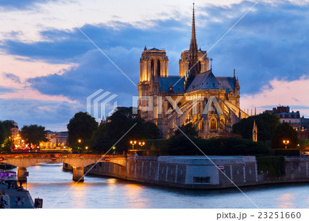 Notre Dame cathedral, Paris France 23251660