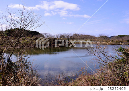 初春　水のある風景 23252406