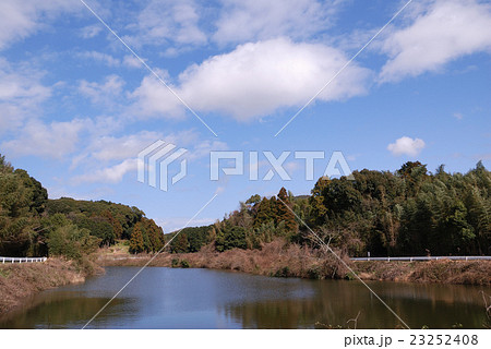 初春　水のある風景 23252408