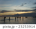 夕焼けのビーチバレー 23253914