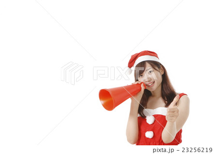 サンタ姿の若い女性 サンタ姿の若い女性 23256219