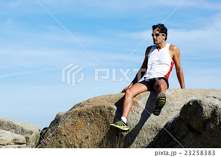 Sportsman listening to music in headphones 23258383