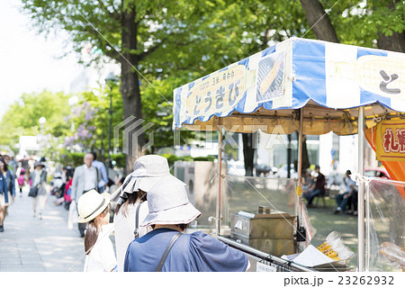 札幌大通公園のとうきびワゴン 23262932