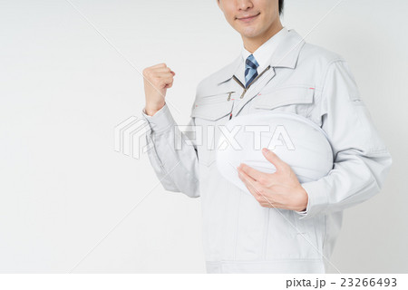 ヘルメットを持つ作業員 23266493