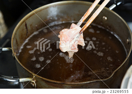 揚げ物 唐揚げ調理シーンイメージ 揚げ物 唐揚げ調理シーンイメージ 23269555