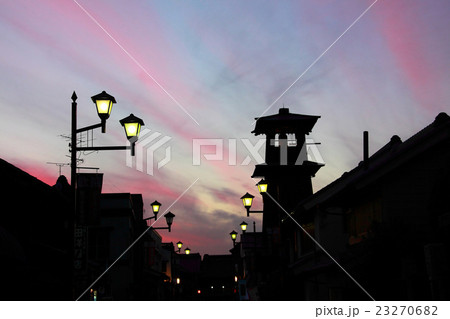 夕焼け空の川越の街 23270682