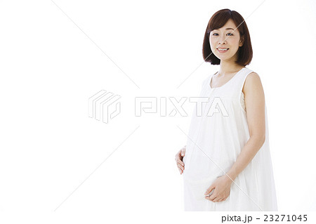 妊婦　妊娠　女性　笑顔　ミドル　人物　マタニティー　マタニティ　高齢出産 23271045