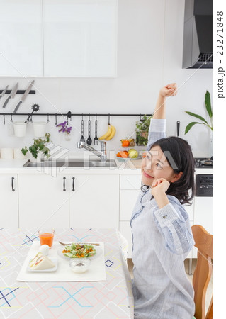 伸び　ストレッチ 23271848