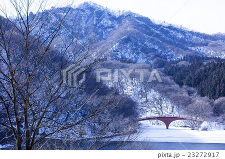 碓氷峠 冬の碓氷湖 23272917