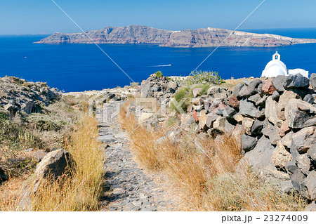 A view of the Caldera and the sea from a height. 23274009