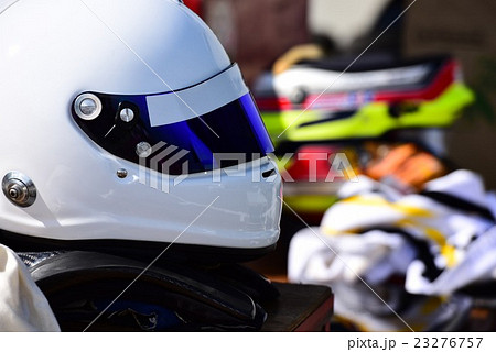 白いヘルメット 23276757