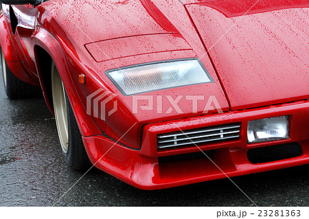真っ赤なイタリア車【フロント】 真っ赤なイタリア車【フロント】 23281363