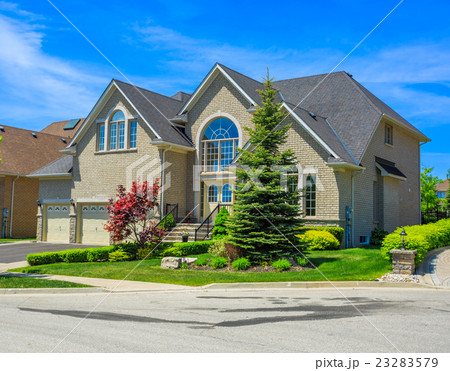 Custom built luxury house in the suburbs of Custom built luxury house in the suburbs of 23283579