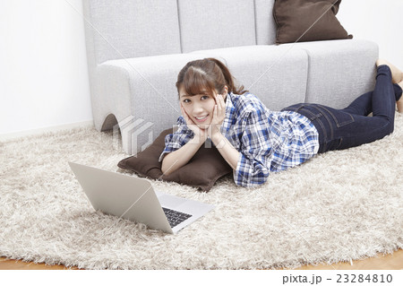 20代女性パソコン 20代女性パソコン 23284810