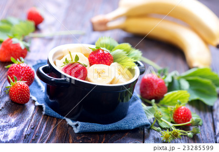 strawberry with banana 23285599