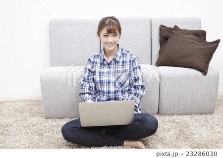 20代女性パソコン 20代女性パソコン 23286030