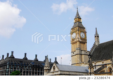 ロンドンの英国国会議事堂の時計台の写真素材