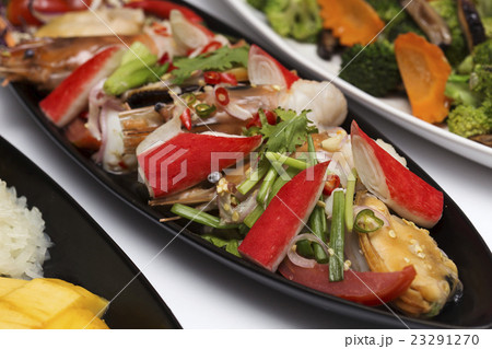Thai spicy seafood salad 23291270