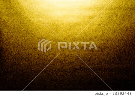 金色の紙 背景画像 光小さめ 上から位置 濃いめの写真素材