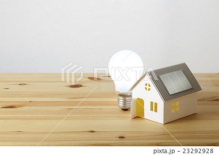 ソーラーハウスと白熱電球 23292928