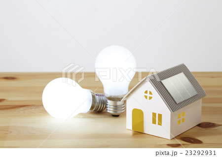 ソーラーハウスと白熱電球 23292931