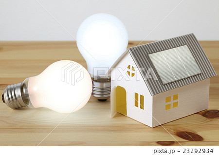 ソーラーハウスと白熱電球 23292934