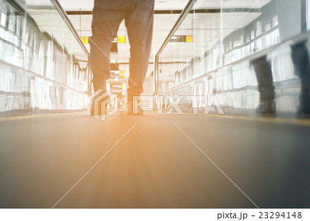 airport walkway 23294148