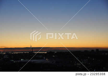 工場街の夜明け 工場街の夜明け 23295308