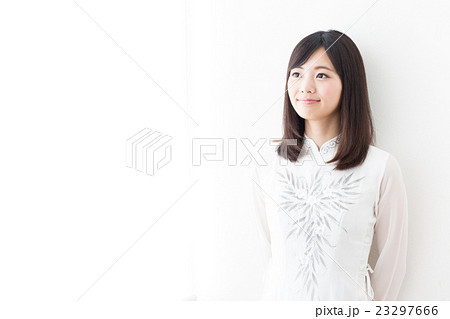 アオザイを着た女性 アオザイを着た女性 23297666