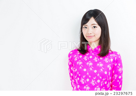 アオザイを着た女性 アオザイを着た女性 23297675