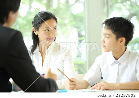 中学生の三者面談 中学生の三者面談 23297905