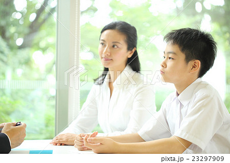 中学生の三者面談 中学生の三者面談 23297909