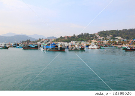 Fishing and house boats anchored  23299020