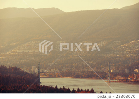 Lions Gate Bridge 23303070