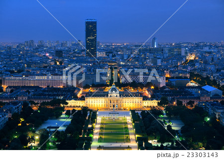 Paris Rooftop 23303143