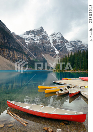 Moraine Lake boat 23303618