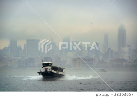 New York City fog 23303657