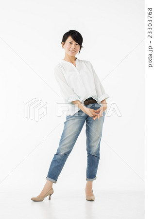 40代女性 40代女性 23303768