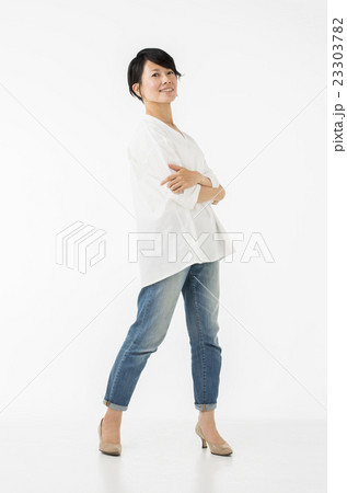 40代女性 23303782