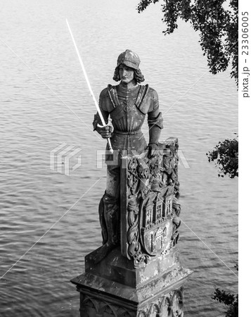 Knight Bruncvik statue on Charles bridge in Prague Knight Bruncvik statue on Charles bridge in Prague 23306005