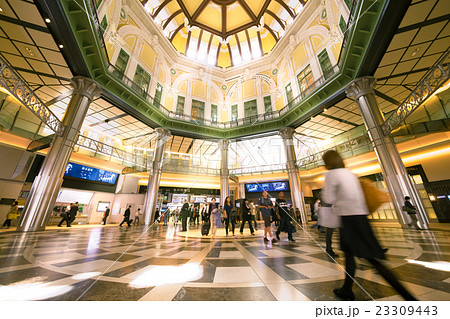 東京駅 丸の内駅舎 南口改札口前の写真素材