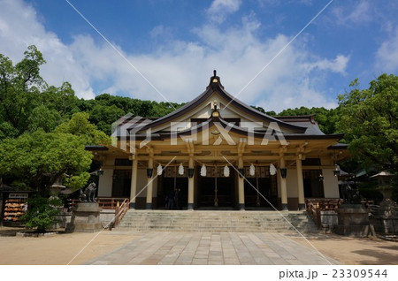 神戸の地元から楠公さんと親しまれる神社:湊川神社 神戸の地元から楠公さんと親しまれる神社:湊川神社 23309544